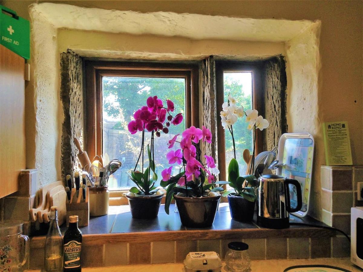 Bijou Cottage In Bronte Country With Wood-Burning Stove & Hot Tub Spa Haworth Exteriör bild